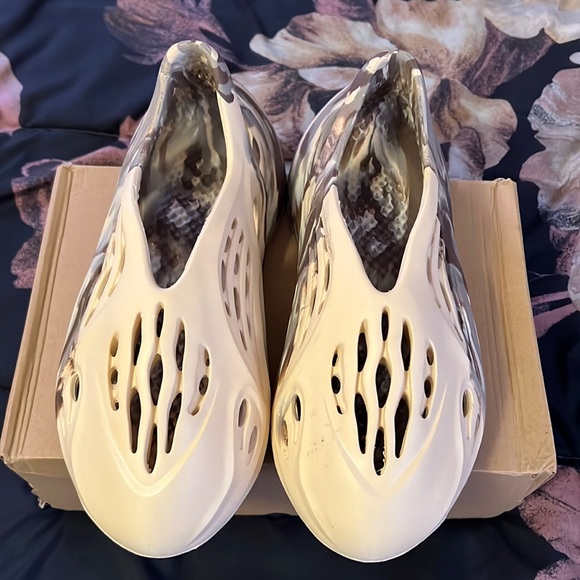 Yeezy Other - Yeezy foam runners